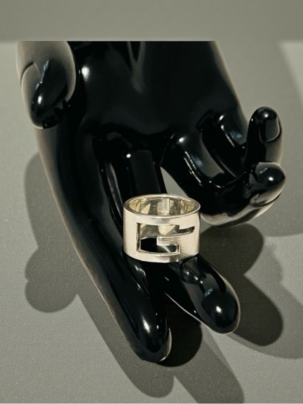Gucci Cutout G Thick Band Silver Ring - Picture 12 of 12